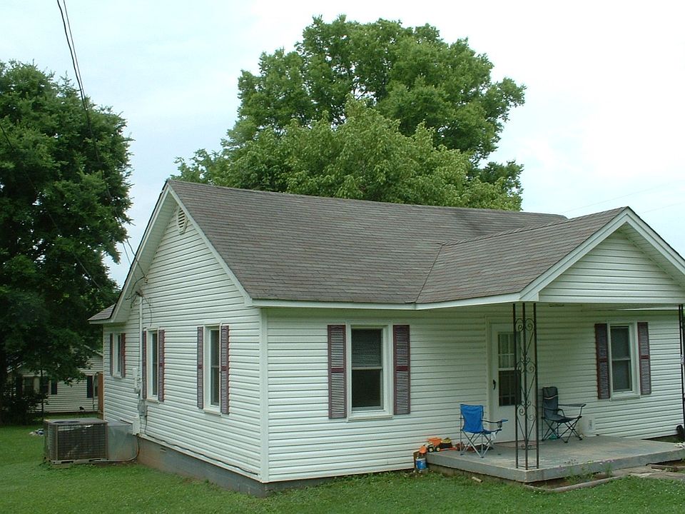 2nd image of 935 W Lane St