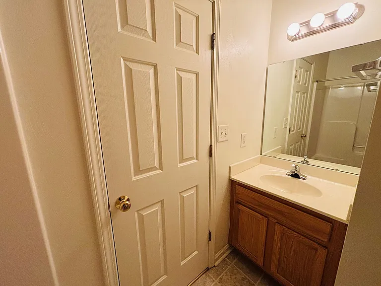 70 Salem Ln — Photo 15