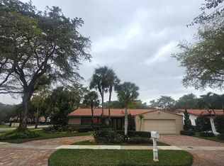 6371 Hutchinson Rd, Miami Lakes, FL 33014