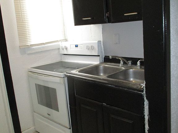 3rd image of 1122 Martha Dr #1122