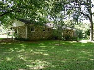 2nd image of 616 Ridgeland Cir