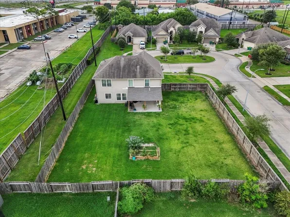 356 Century Oaks Ln, La Marque, TX 77568