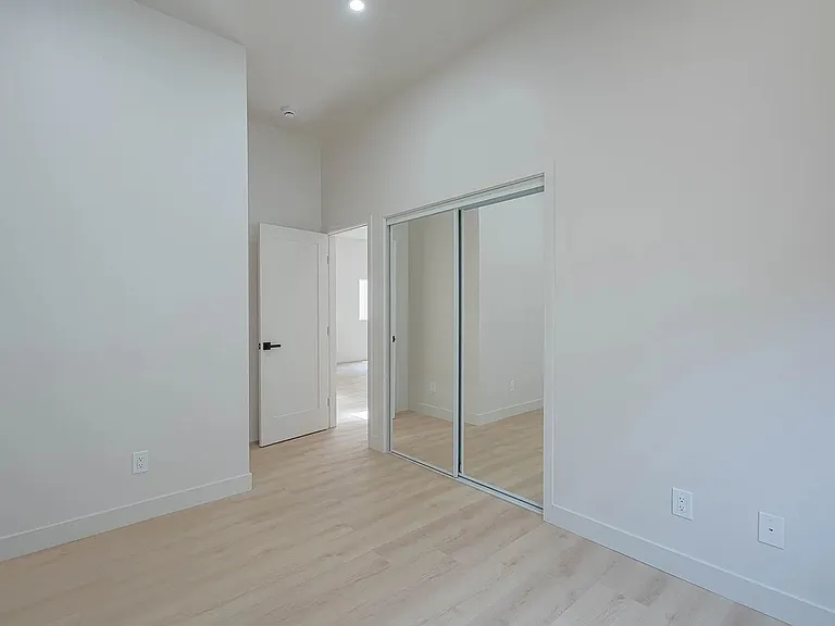 987 Harcourt Ave — Photo 11