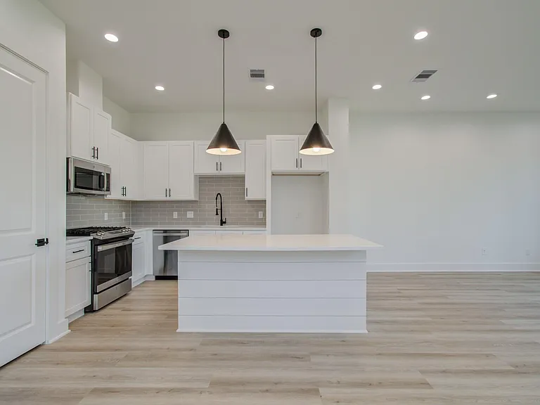 4425 Providence St — Photo 12