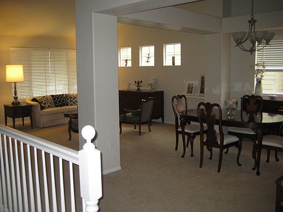 Formal living/dining rooms