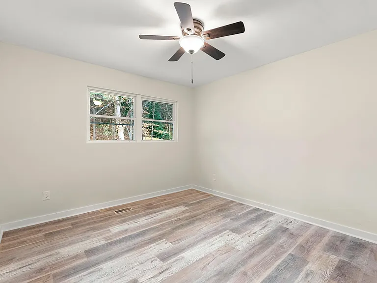 2425 Clarissa Dr NW — Photo 9