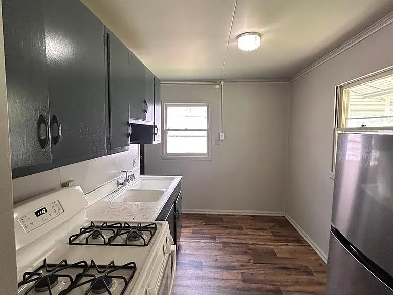 3024 Holton Ave — Photo 3