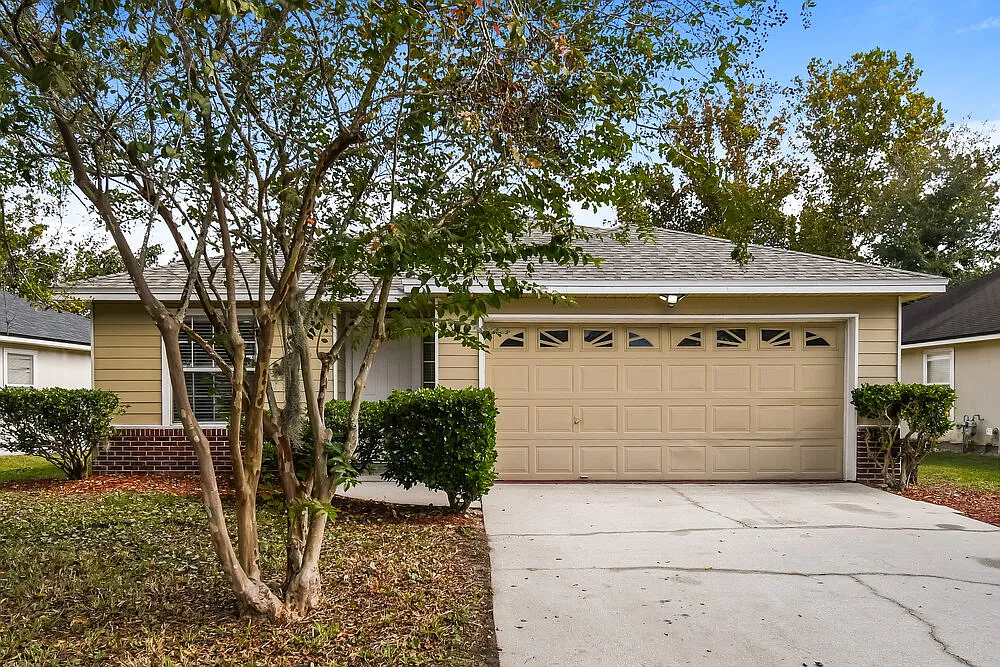 3 bed, 2.0 bath, 1323 sqft, $1,705 — Photo 1