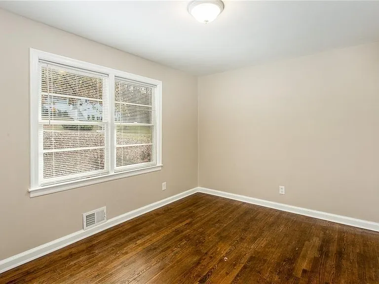 2720 Stonecreek Rd SE — Photo 24