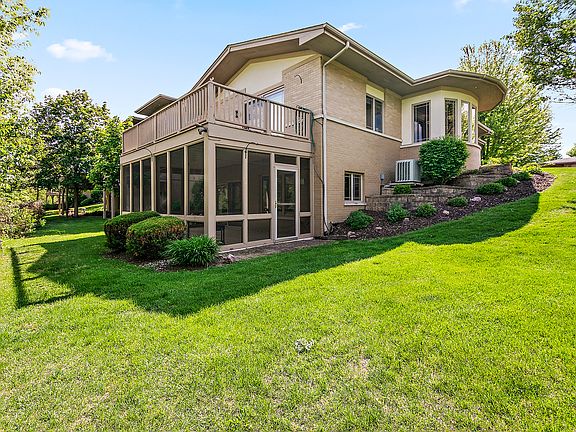 3rd image of 20456 Fallingwater Cir