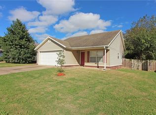 40 Cheryl Cir, Bentonville, AR 72712