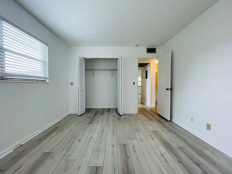 333 Farnham Cres #P — Photo 6
