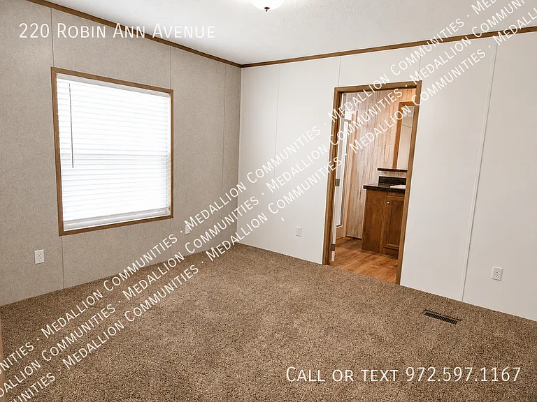220 Robin Ann Ave — Photo 2
