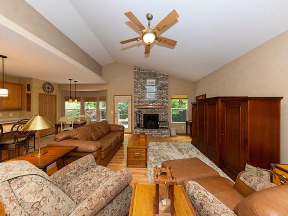 3rd image of 7961 Headwater Dr