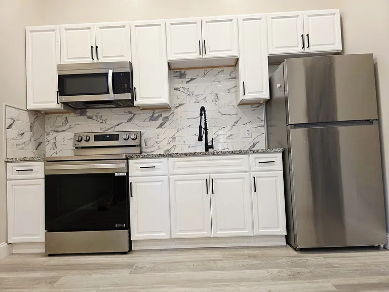 150 Middlesex St #306 — Photo 1