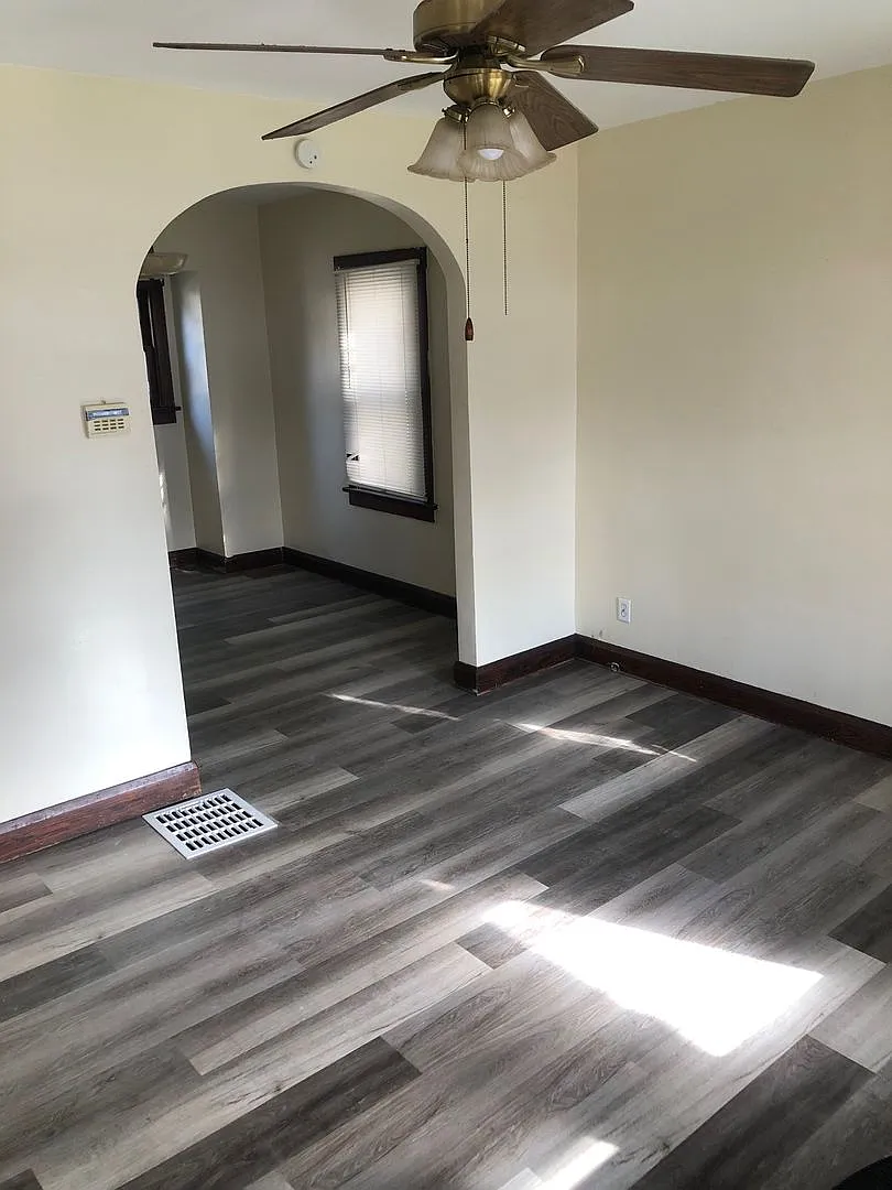 2 Bedroom West Toledo — Photo 2