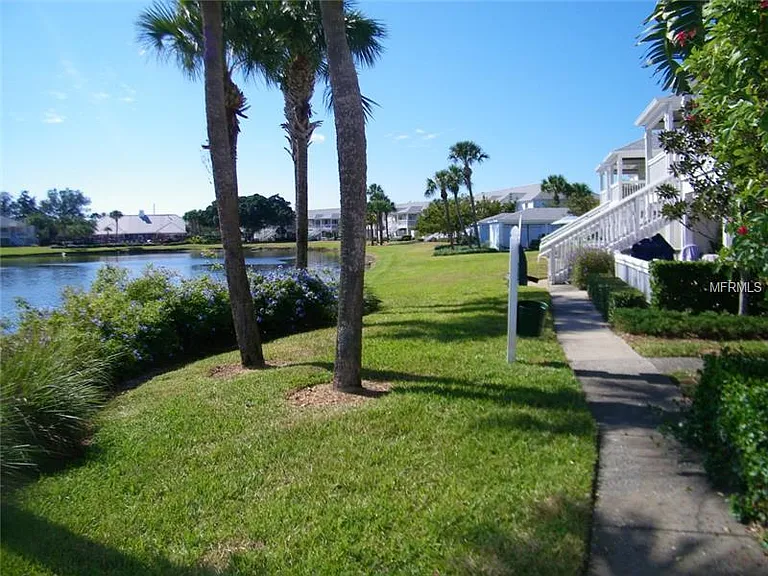 213 Seahorse Dr SE #D — Photo 5