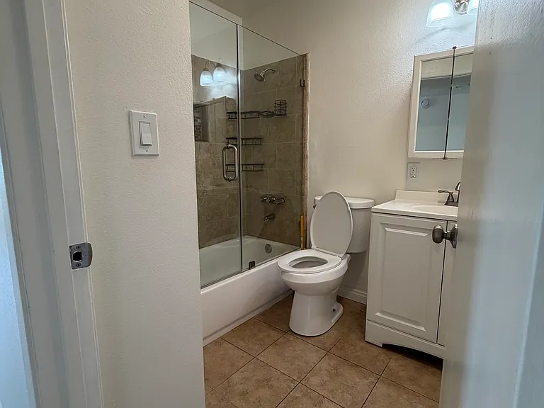 1447 E Windsor Rd #4 — Photo 8