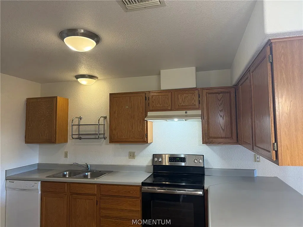 2 bed, 1.0 bath, 793 sqft, $1,100 — Photo 3