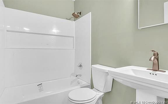5th image of 301 Park St SE