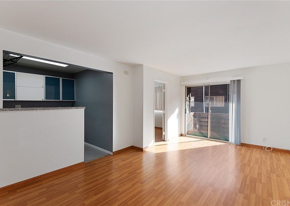 1st image of 5414 Newcastle Ave APT 10