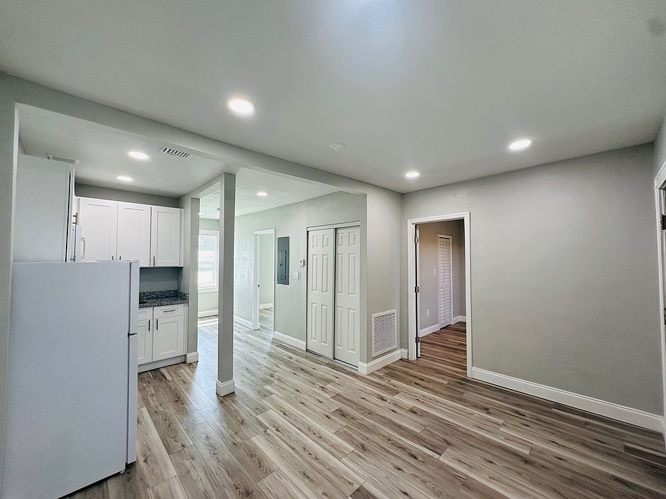 Living Room / Kitchen