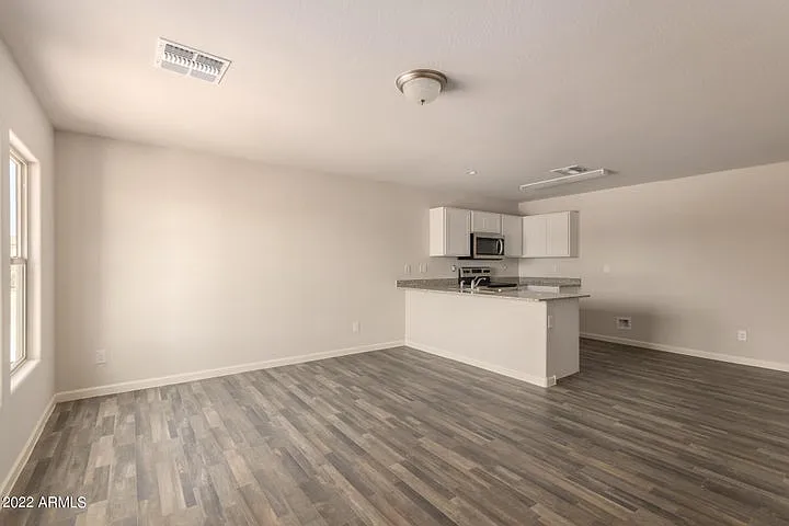 3 bed, 1012 sqft, $1,499 — Photo 4