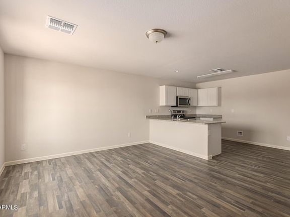 4th image of 4025 N Montgomery Cir