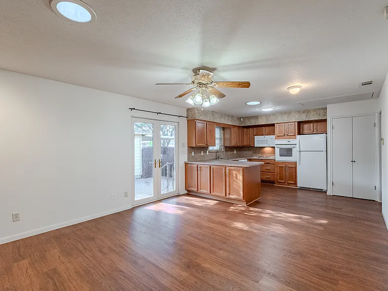 7021 Kingsbury Dr — Photo 9