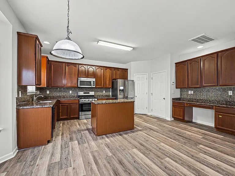 2704 Piersland Dr — Photo 12
