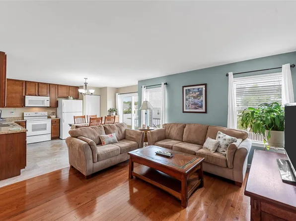 3117 Grace Hill Dr, Lake Saint Louis, MO 63367