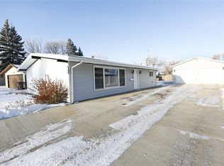 132 25th St SW, Minot, ND 58701