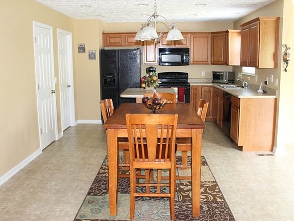 Eat In Kitchen area