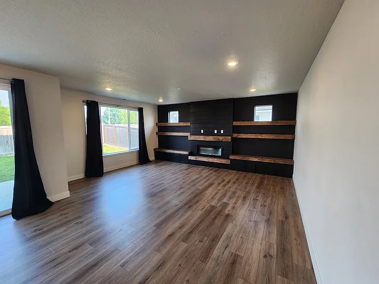 161 E Burdock Loop — Photo 2