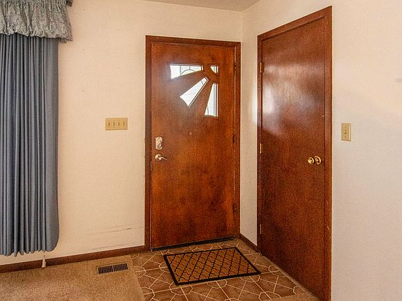 5th image of 505 Van Buren St
