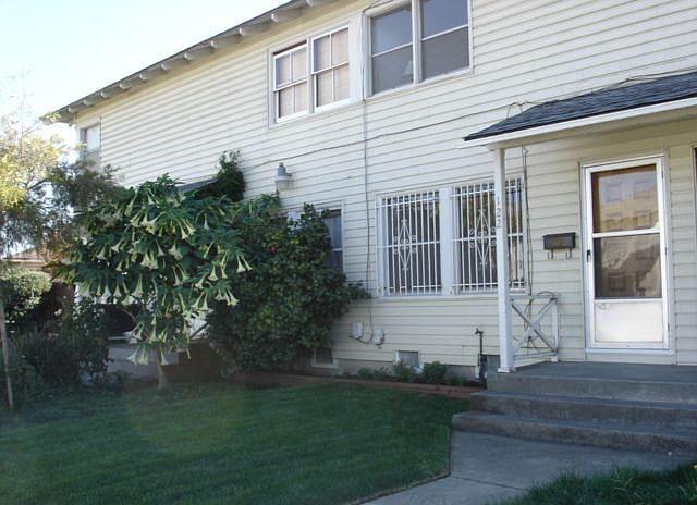 2nd image of 122 W Chanslor Ave