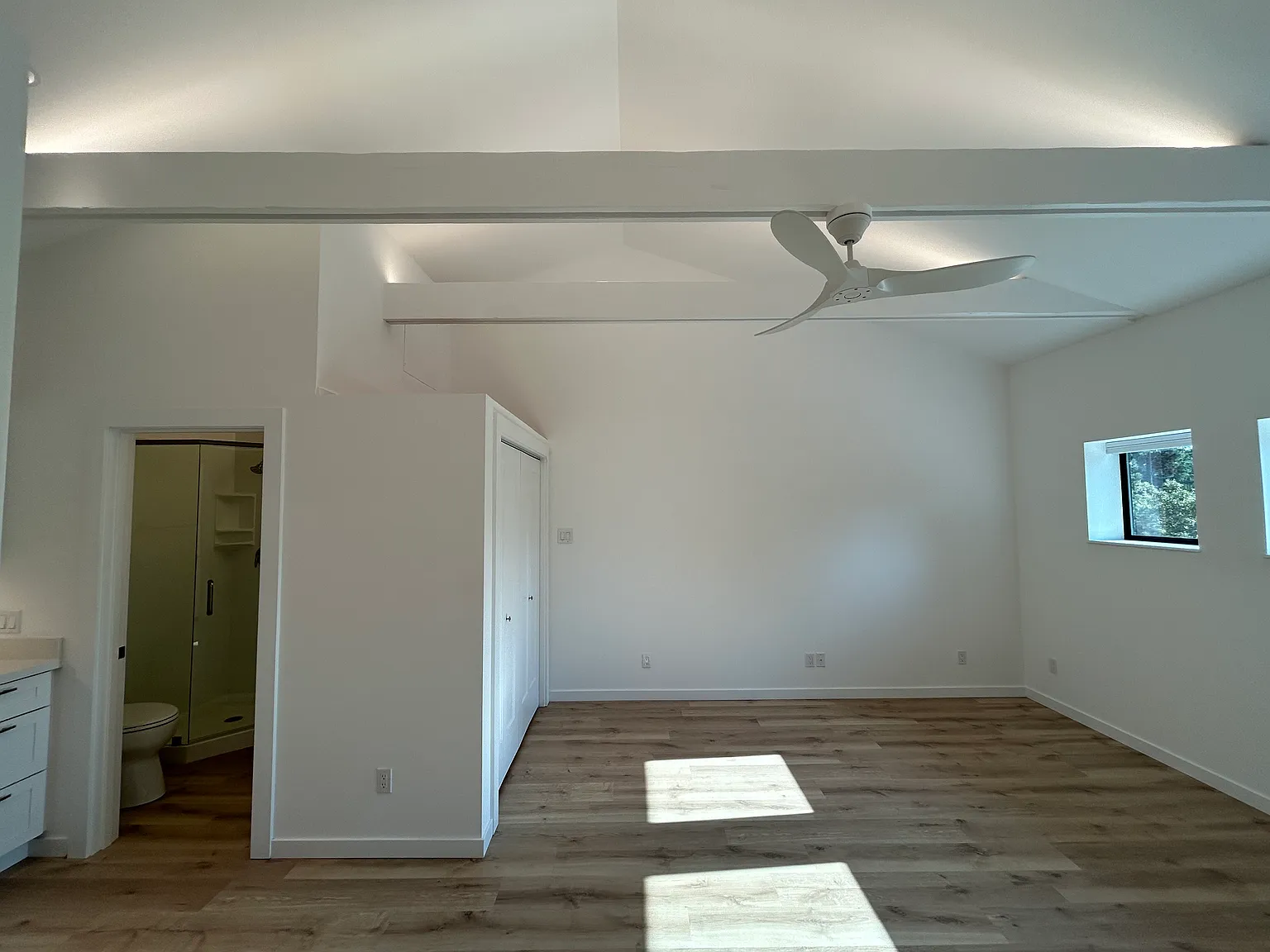 1 bed, 400 sqft, $1,600 — Photo 3