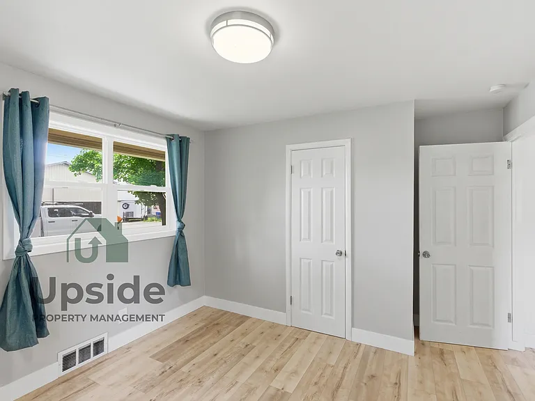8719 E Valleyway Ave — Photo 26