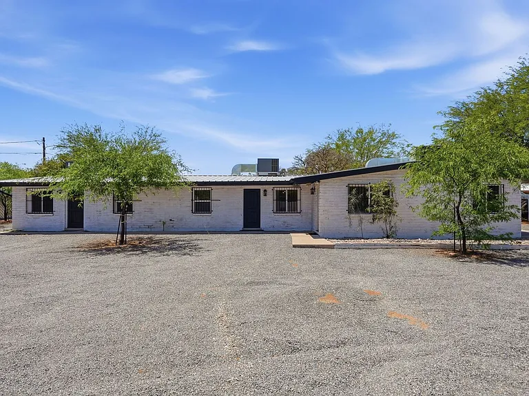 2535 N Dodge Blvd #3 — Photo 4