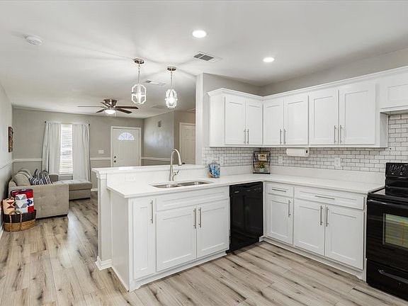 3rd image of 307 N Carter