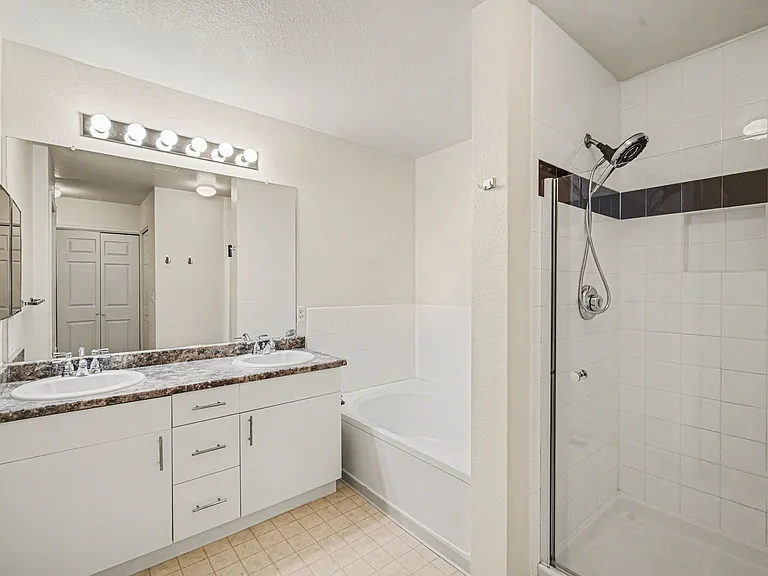 6412 Silver Mesa Dr #B — Photo 35