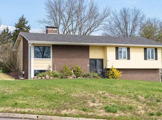 901 Marilyn Ct, Washington, MO 63090