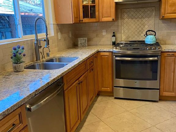 3rd image of 1613 Inglis Ln
