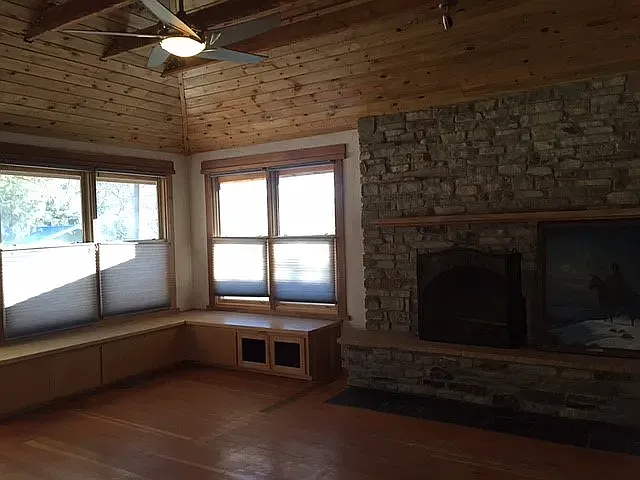 2 bed, 2400 sqft, $2,250 — Photo 3