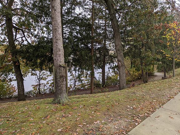 3rd image of 426 N Lake Dr #1A1