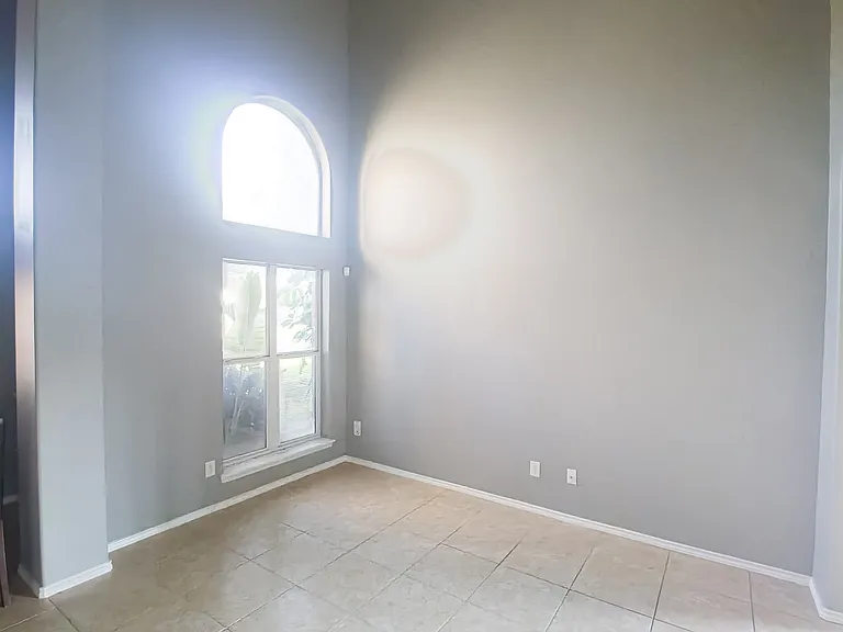 2307 Sage Dr — Photo 4