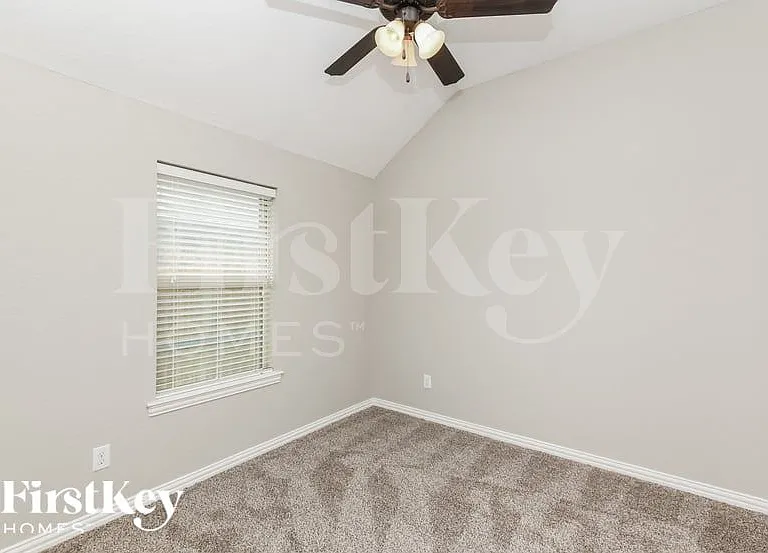 612 Zachary Dr — Photo 13