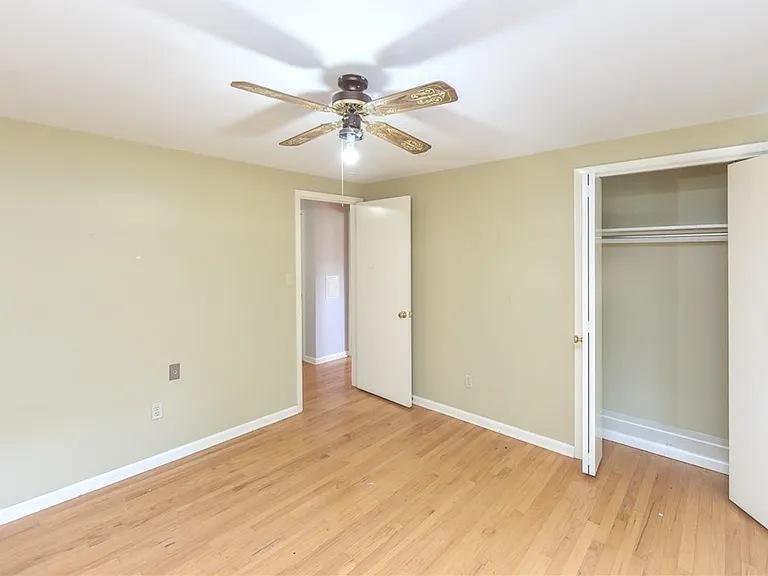 23721 Greenlawn Ave — Photo 29