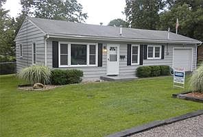 2nd image of 212 Davis St