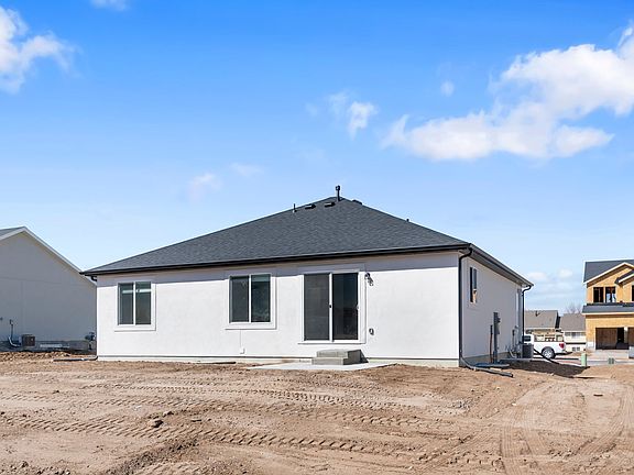 Finished home photos are representational images only. See sales agent for details.